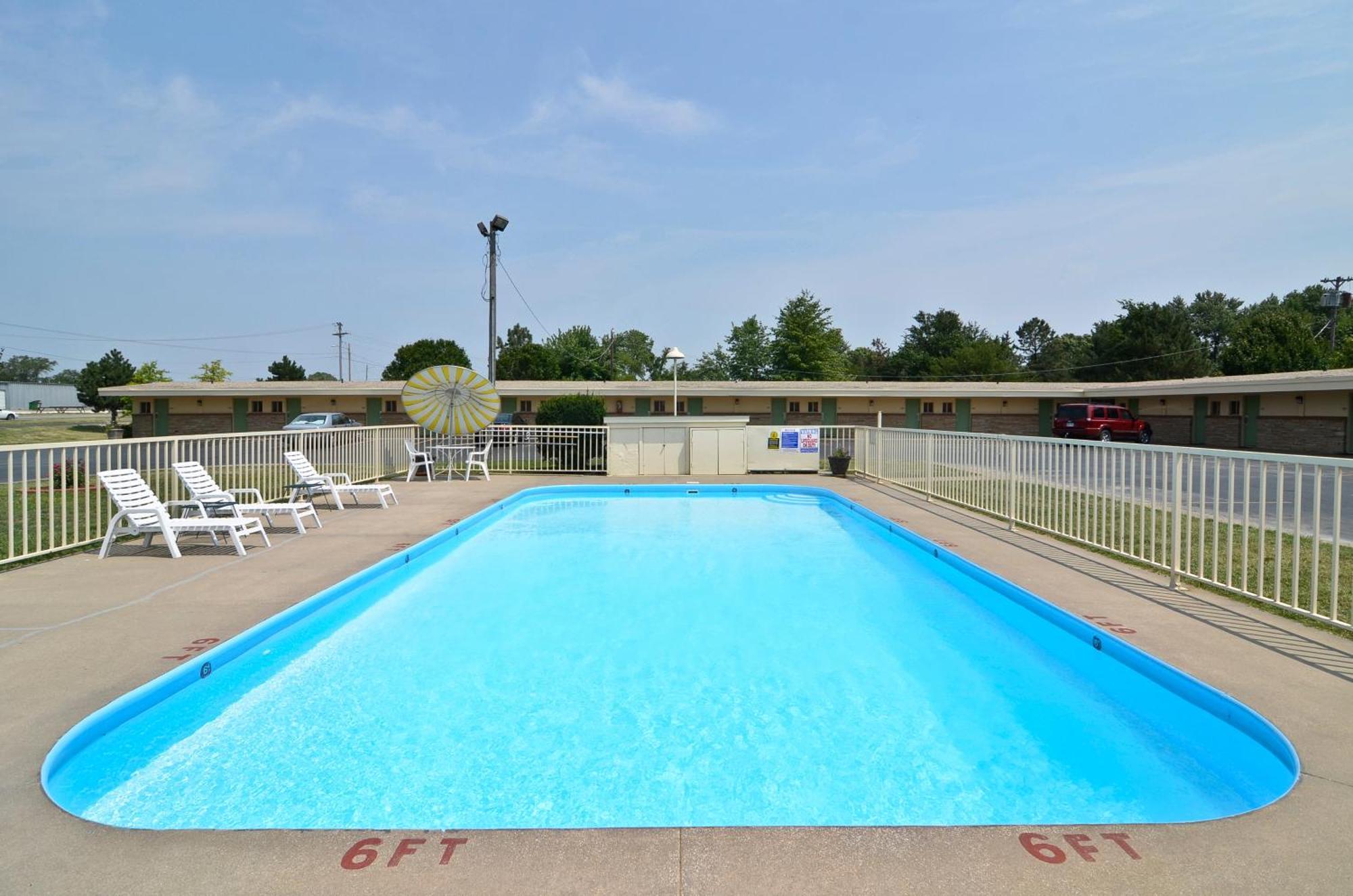Americas Best Value Inn Iola Zewnętrze zdjęcie